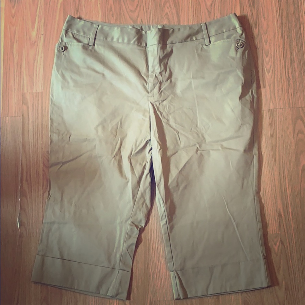 Lane Bryant Venezia khaki capris NWOT